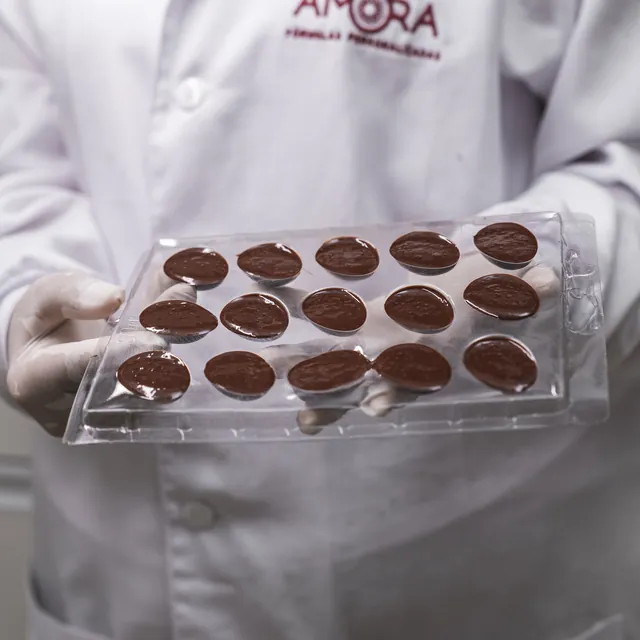 Bandeja de chocolates funcionais manipulados