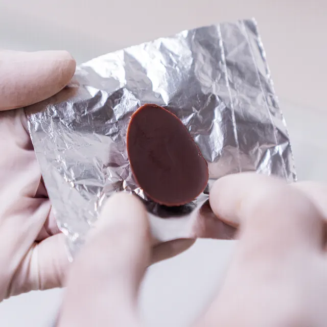Chocolate funcional sendo embalado